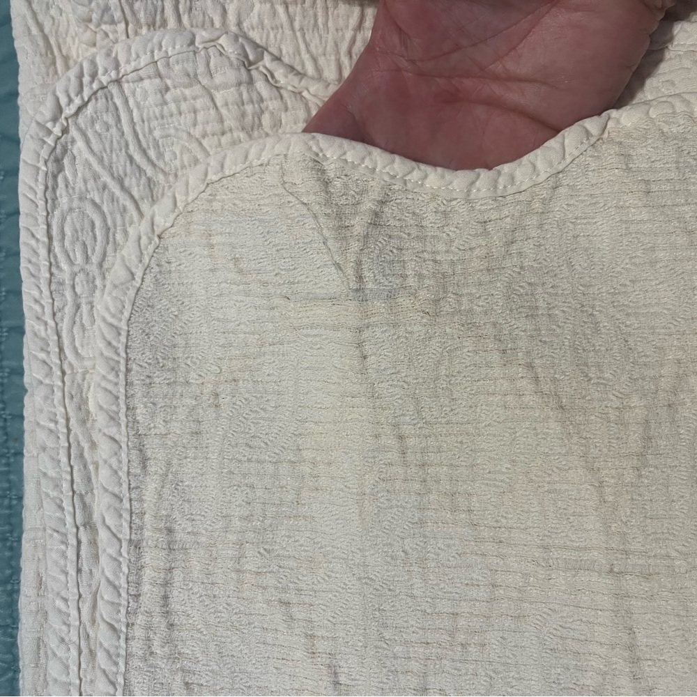 Vintage White/Light Cream Quilt Coverlet 79x87 | Scalloped Edge - Picture 8 of 10